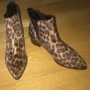 NWOB Nine West Hartyn Pointed Toe Leopard Booties